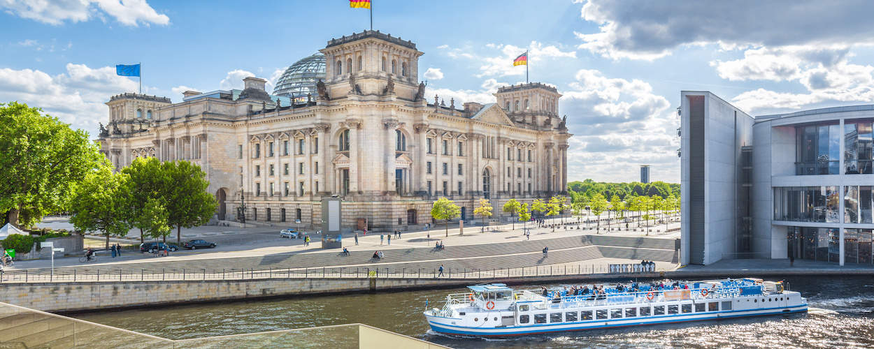 1H Spreefahrt Berlin Reichstag mit Schiff 1250x500