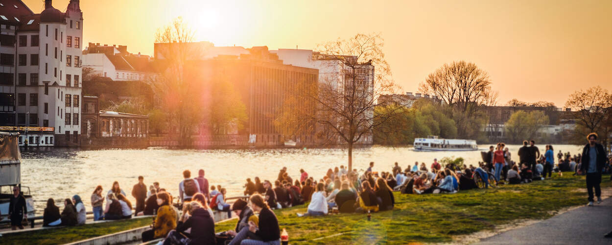 2.5H Abendliche Lichterfahrt Berlin Abend am Spreeufer 1250x500