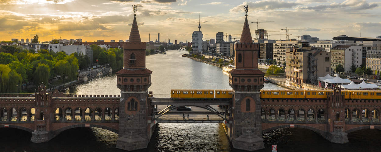 3.5H Brueckenfahrt Berlin Oberbaumbruecke Panorama 1250x500