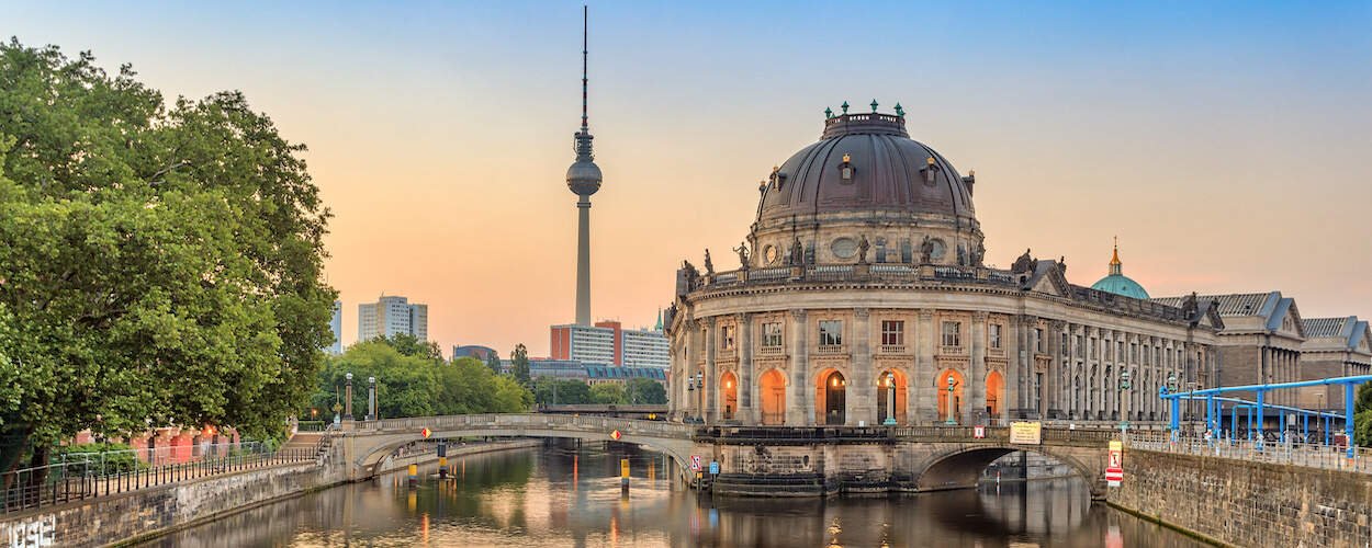 Hop On Hop Off Stadtrundfahrt Berlin Museumsinsel 1250x500