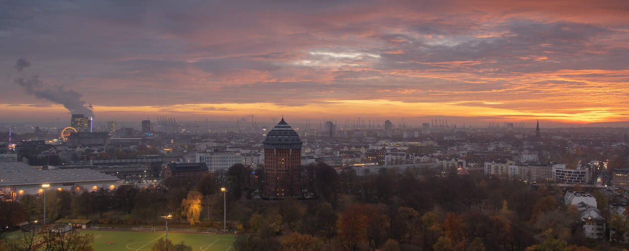 Kulinarische Stadtfuehrung Hamburg Sternschanze in der Daemmerung 1250x500