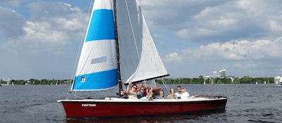 Segeltour auf der Aussenalster Hamburg Produktbild lang